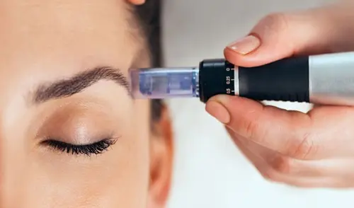 Microneedling wenkbrauwen