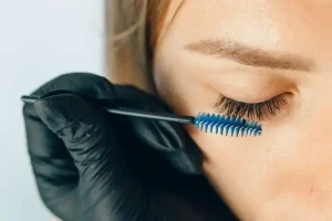 voor en nadelen wimperlifting